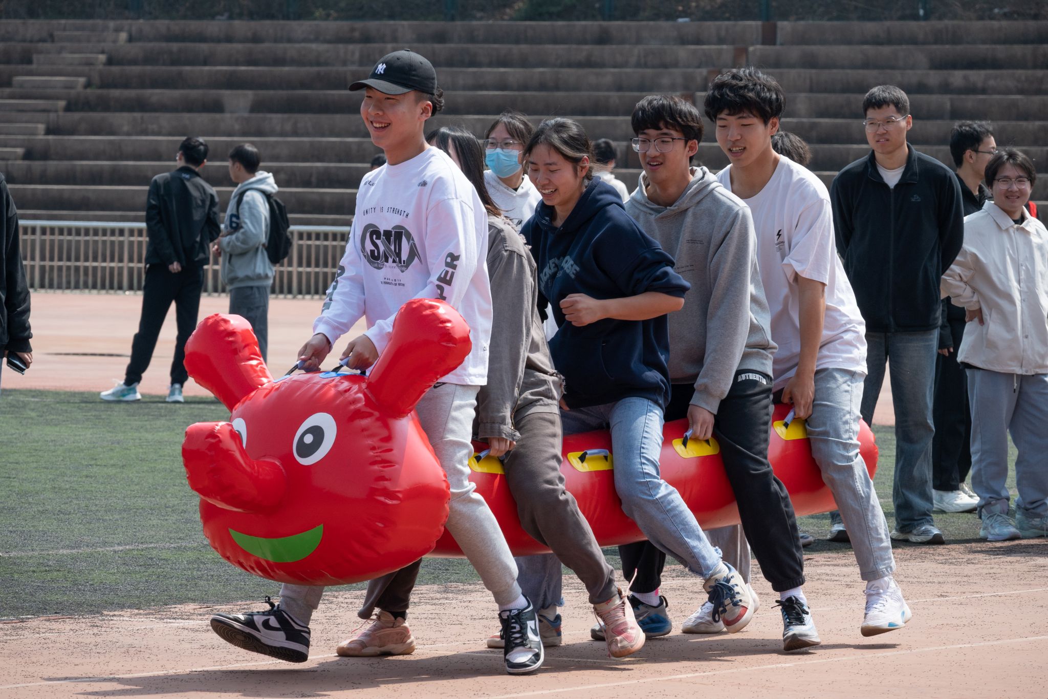 第九届阳光护航心理育人宣传季启动仪式暨大学生心理健康趣味运动会